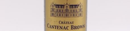 La photo montre une bouteille de vin du chateau Cantenac Brown à Margaux, bordeaux