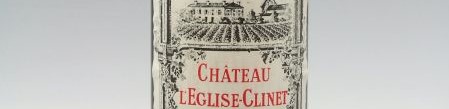 La photo montre une bouteille de vin de griottes Chmabertin grand cru du Domaine de Fourrier situé dans la cote de nuits en Bourgogne