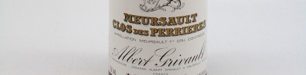 La photo montre une bouteille de vin du domaine Albert Grivault en Bourgogne