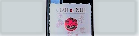 La photo montre une bouteille de vin du domaine Clau de Nell dans la Loire